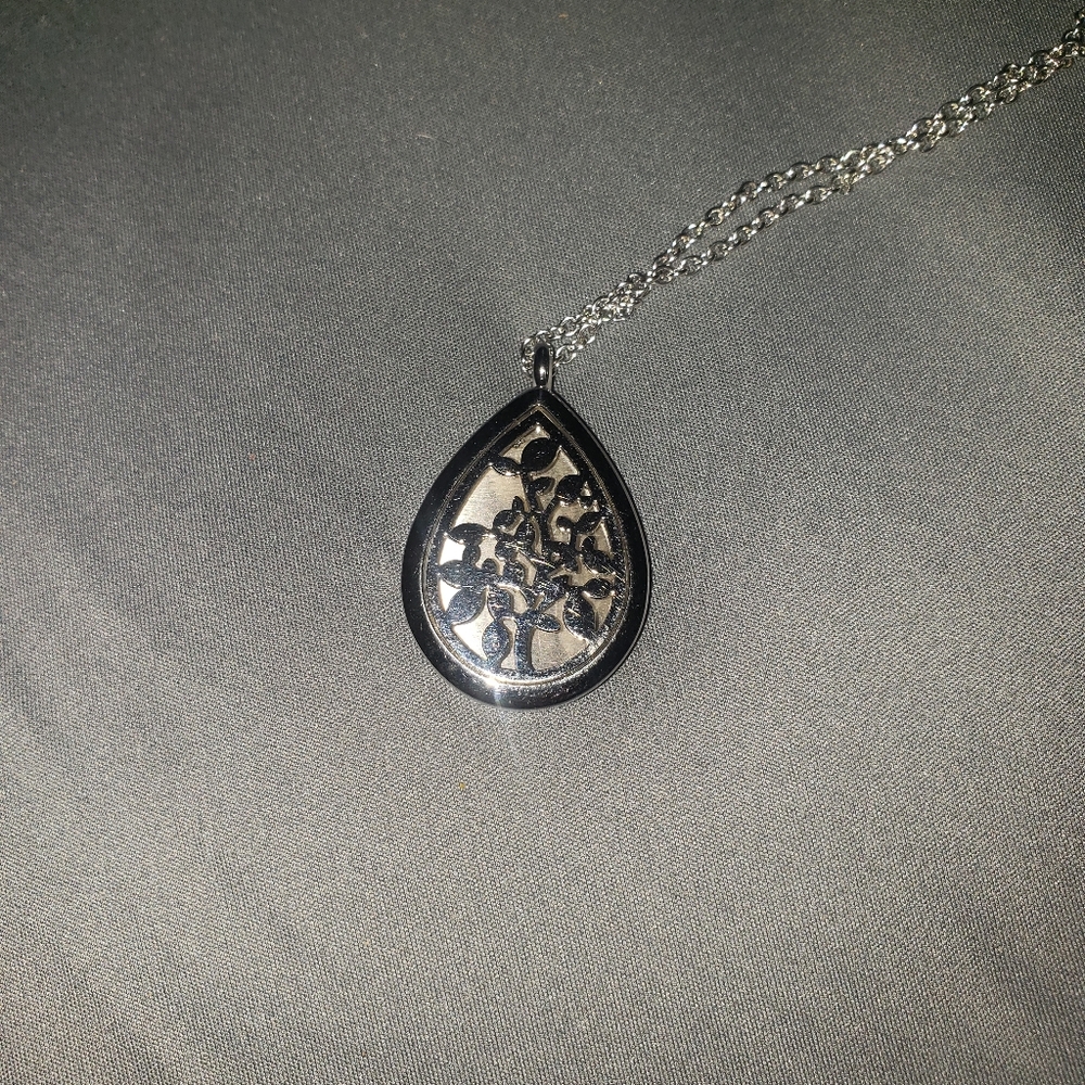 Essential oil necklace